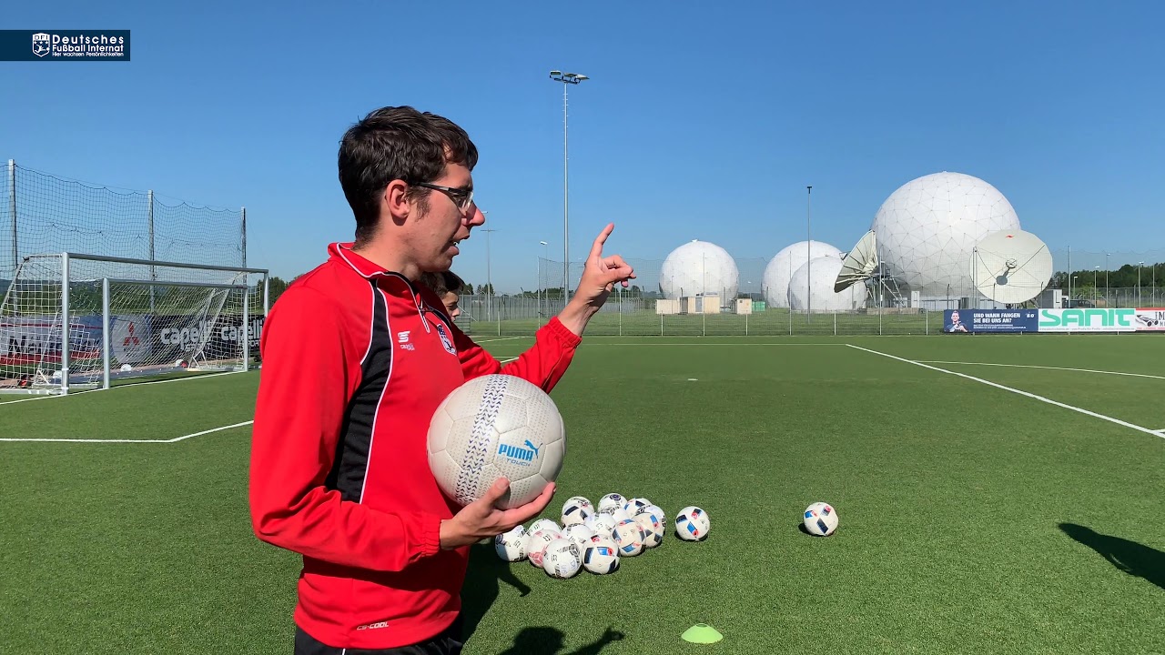 Rondo Trainingsvariationen am Deutschen Fußball Internat