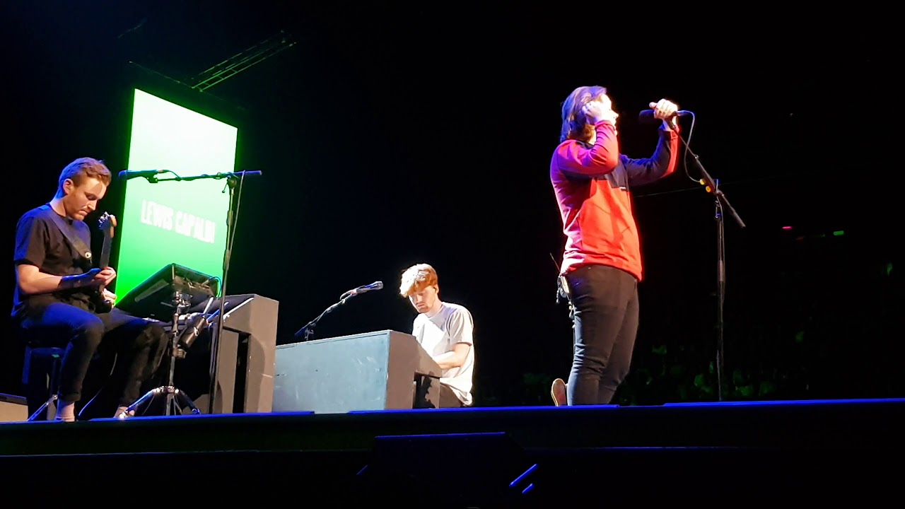 Lewis Capaldi - Issues (Julia Michaels cover) (live at Ziggo Dome Amsterdam)