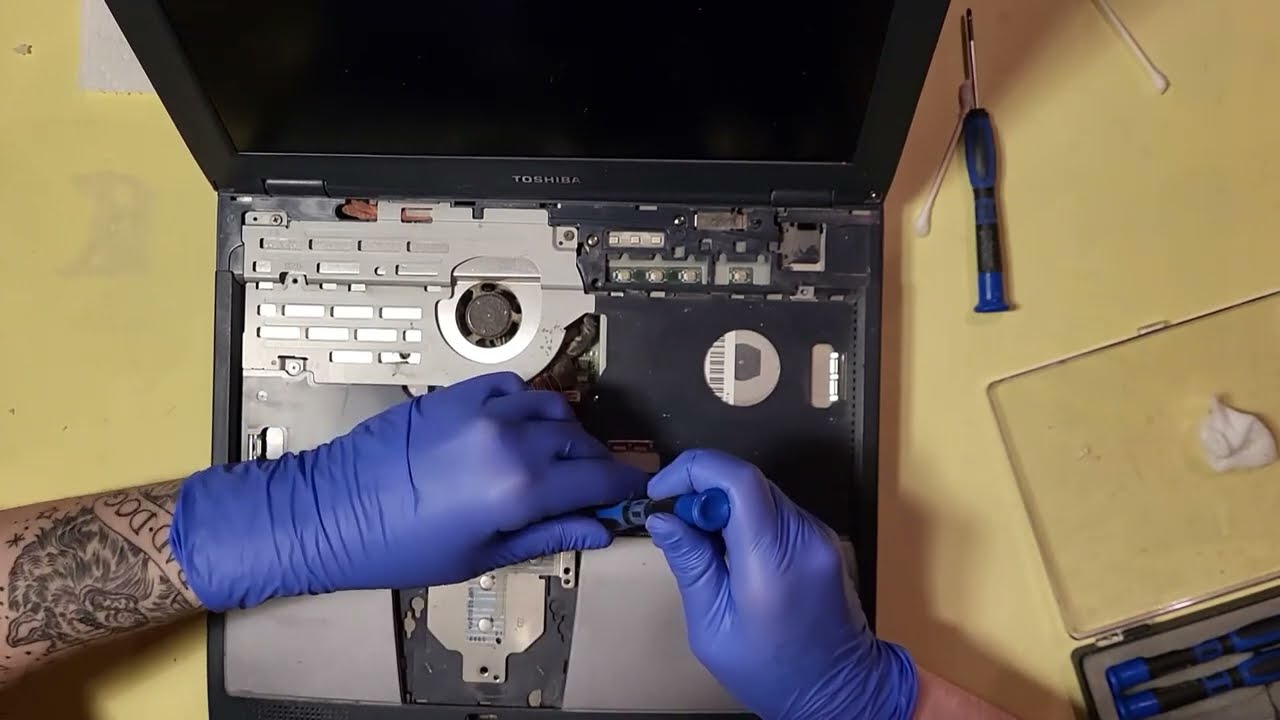 Toshiba Satellite 1800 Part 1: Disassembly