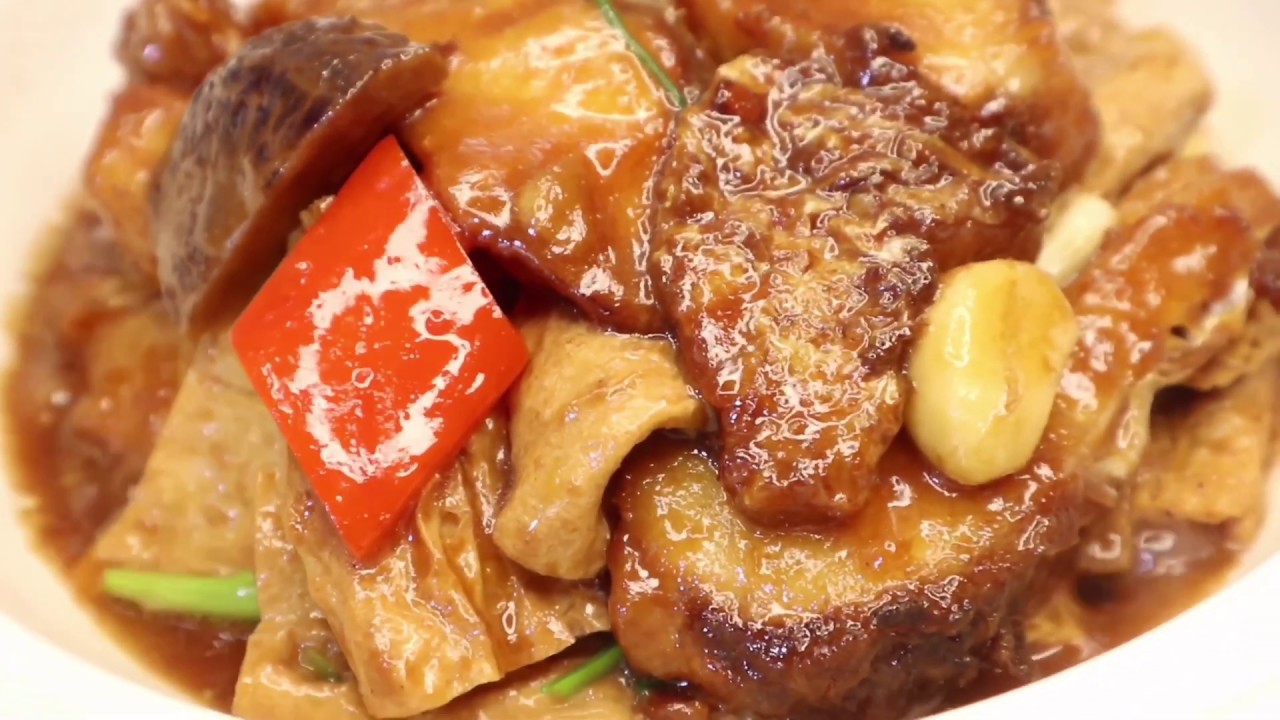 大厨分享一道经典粤菜“腐竹焖鱼腩”，酱味浓郁，老少咸宜好下饭