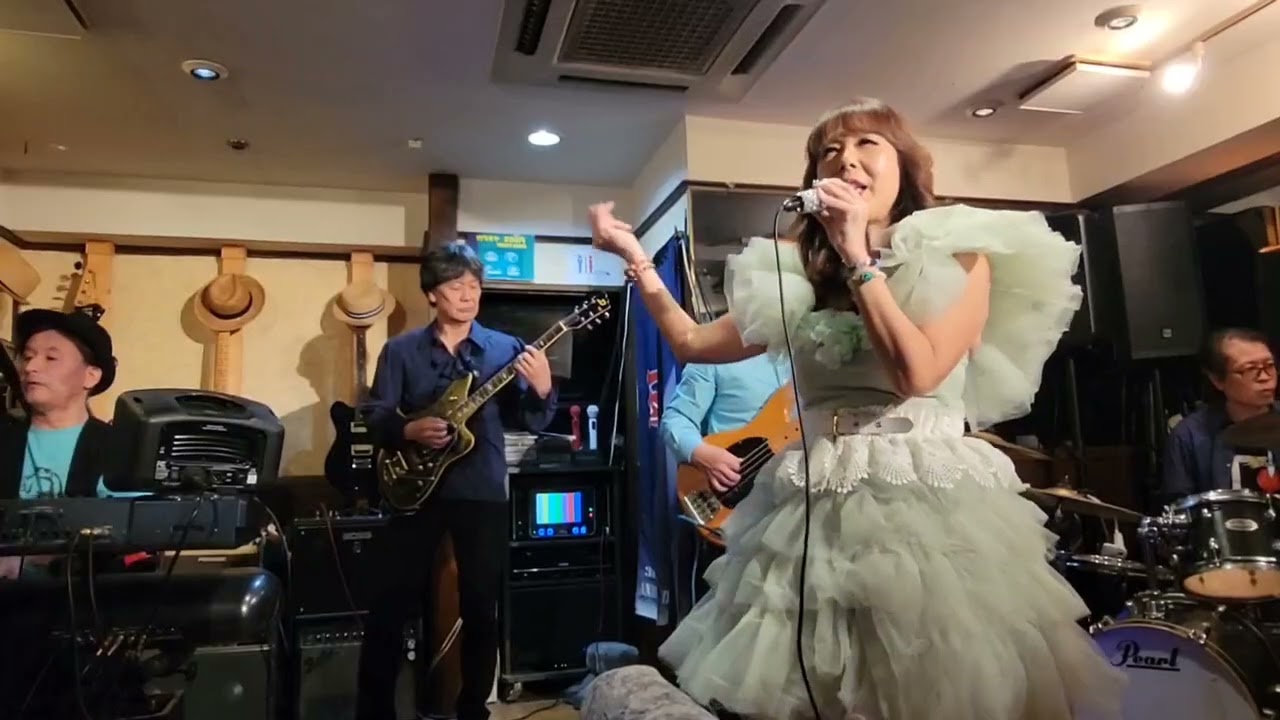 ひとり街角フル✨小泉今日子トリビュートバンドBlueMEW🐱2026/1/31💙ブルーローズれいら☆