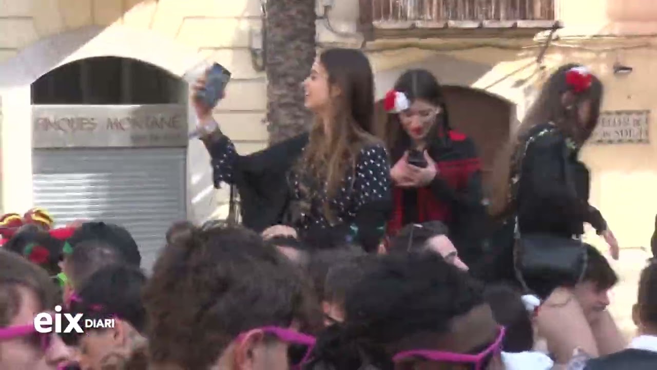 Les Comparses de Vilanova tornen a omplir la plaça de la Vila en una edició amb control d'aforament