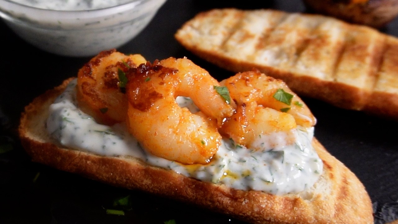 Juicy Greek-Style Shrimp Skewers with Homemade Tzatziki | Fast & Flavorful!