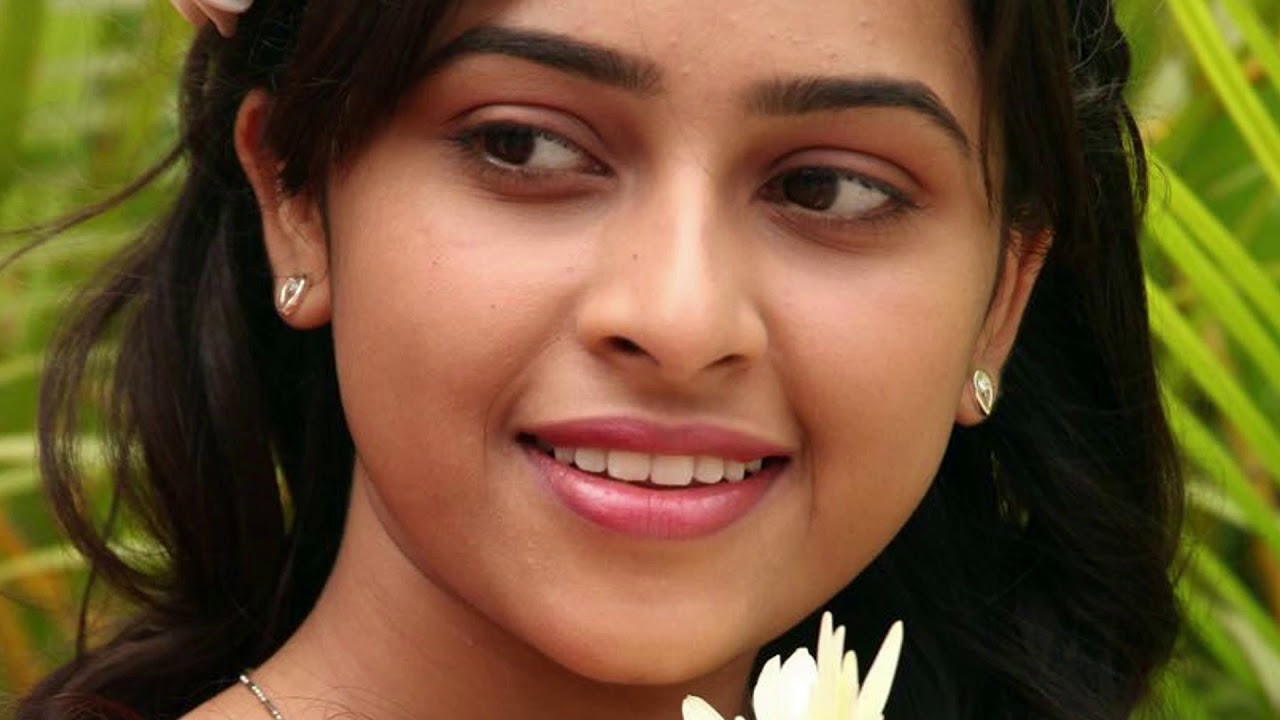 Close Up Face - Asian - Indian - Actress - Sri Divya