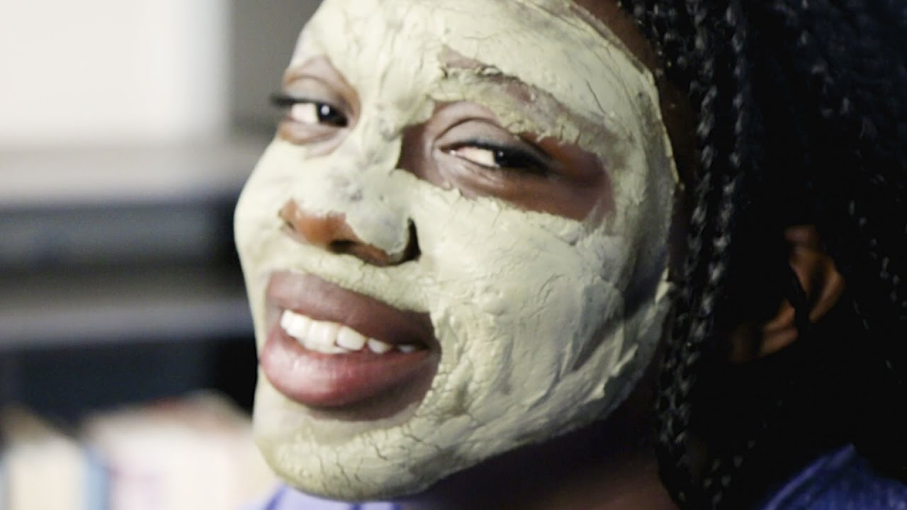 Women Try Homemade Clay Masks