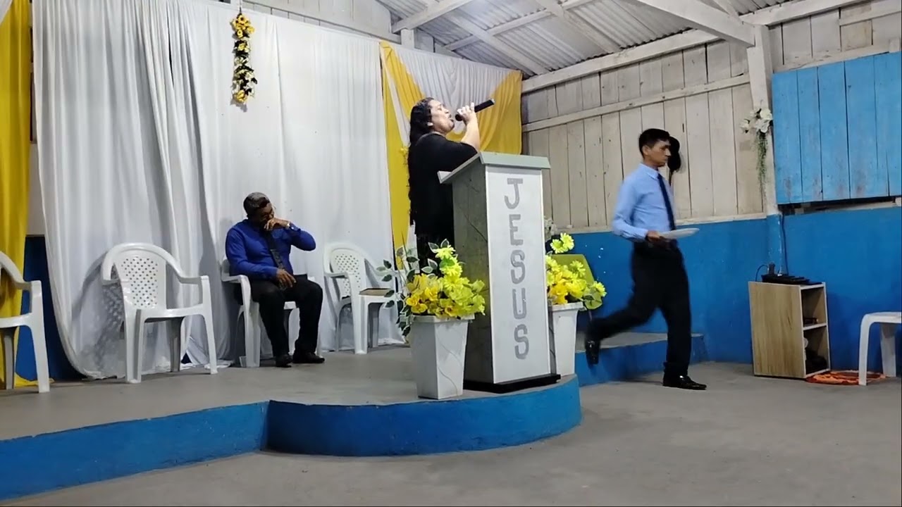 Miss.Marta louvando e adorando ao Senhor. 25 de dezembro de 2025 culto de louvor e adoração.