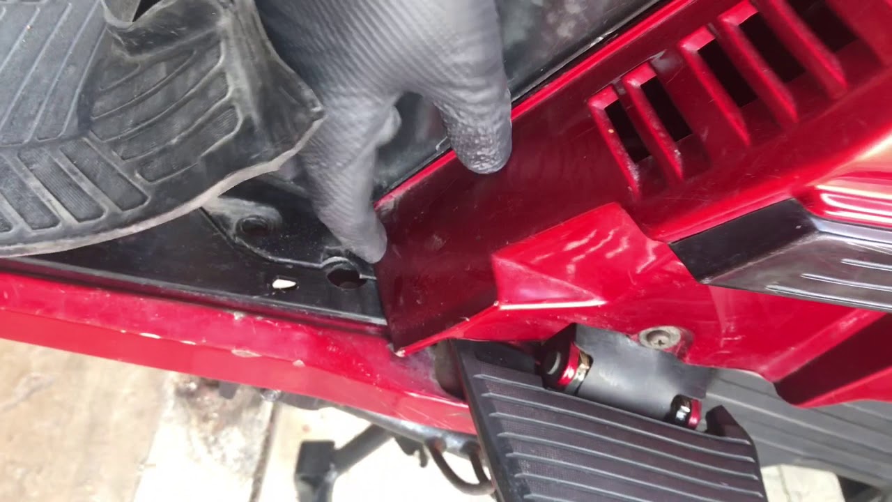 1985 Honda Elite 150 plastic panel  removal