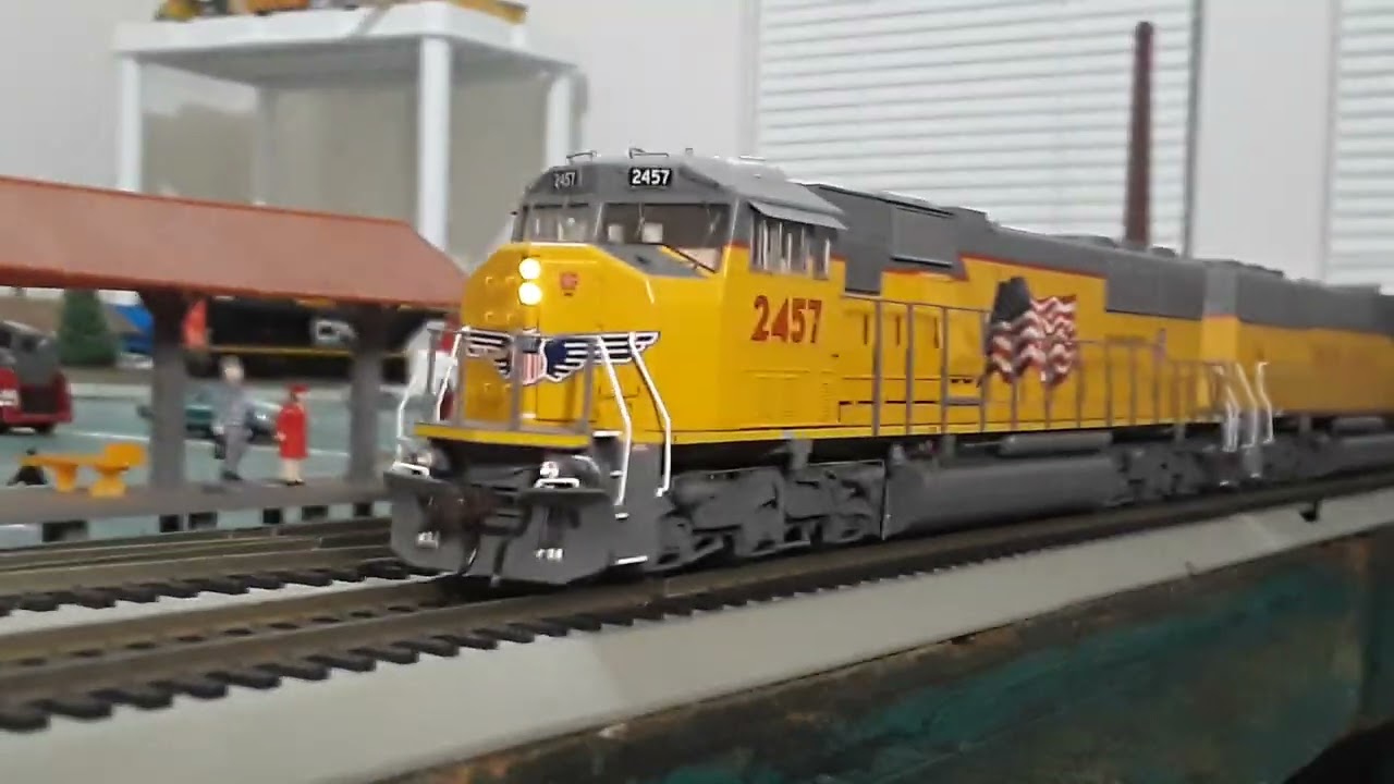 ATHEARN GENESIS SD60M BRAND NEW PAIR.(2)