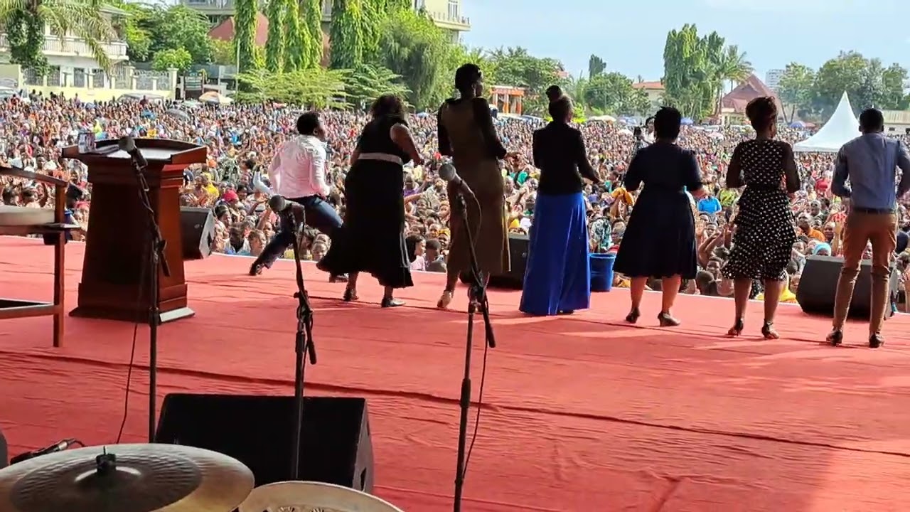 Emmanuel Mgogo - Live Performance INUKA UANGAZE at Mwanza