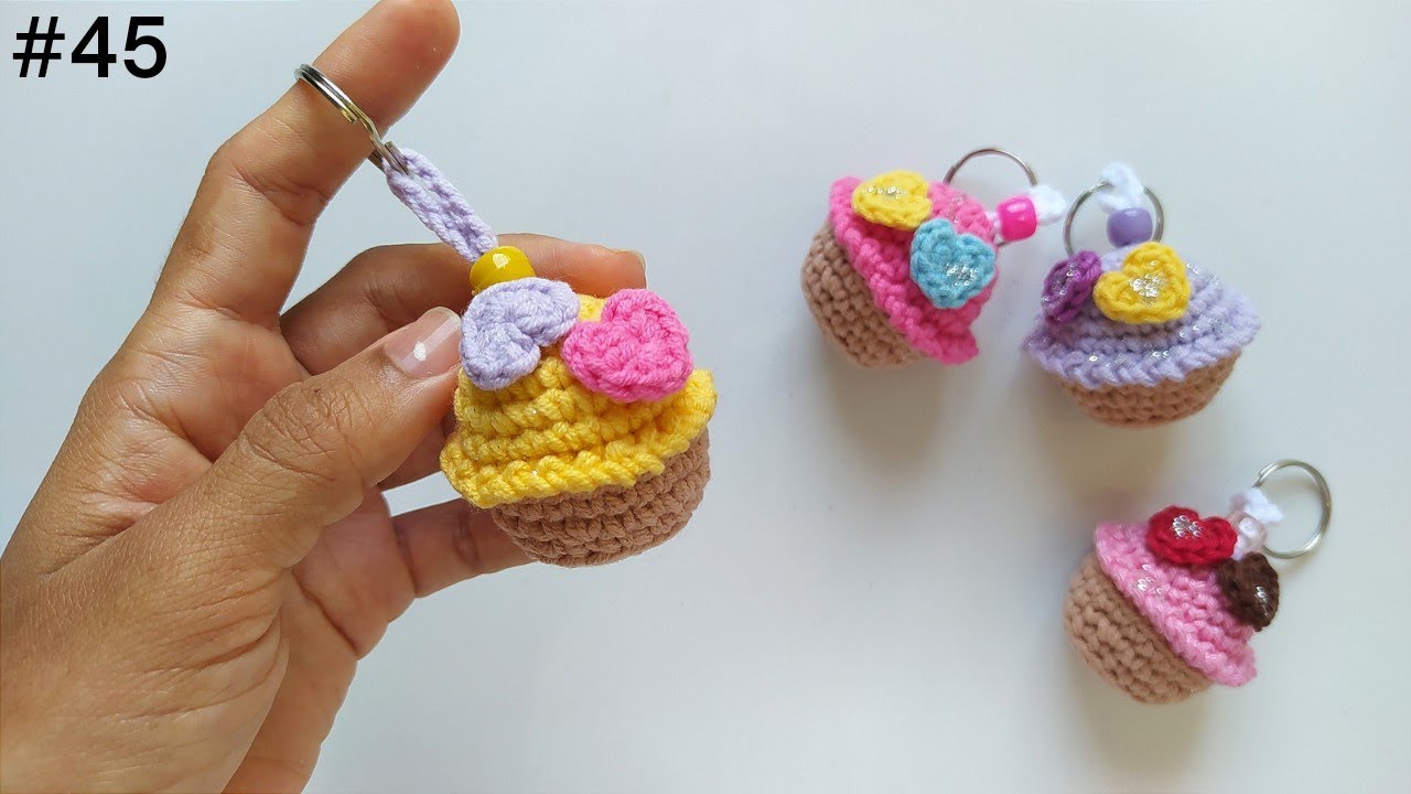 Como fazer CHAVEIRO de CROCH&Ecirc; CUPCAKE - Passo a Passo F&Aacute;CIL e R&Aacute;PIDO