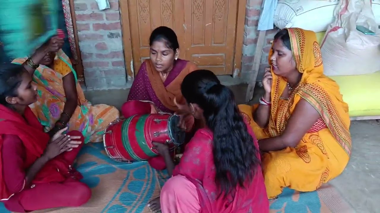 Durga Pujan kaMaiya phool todne ayi, Priyanka Rajput