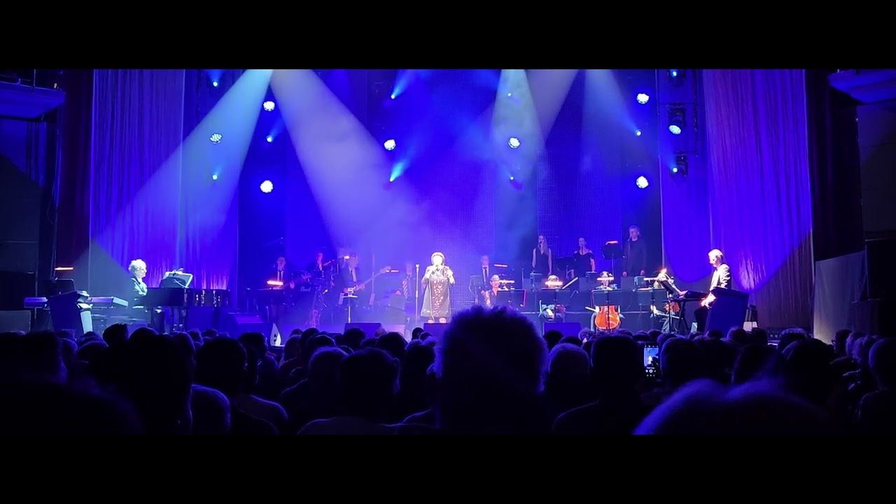 Mireille Mathieu  - la voix de dieu