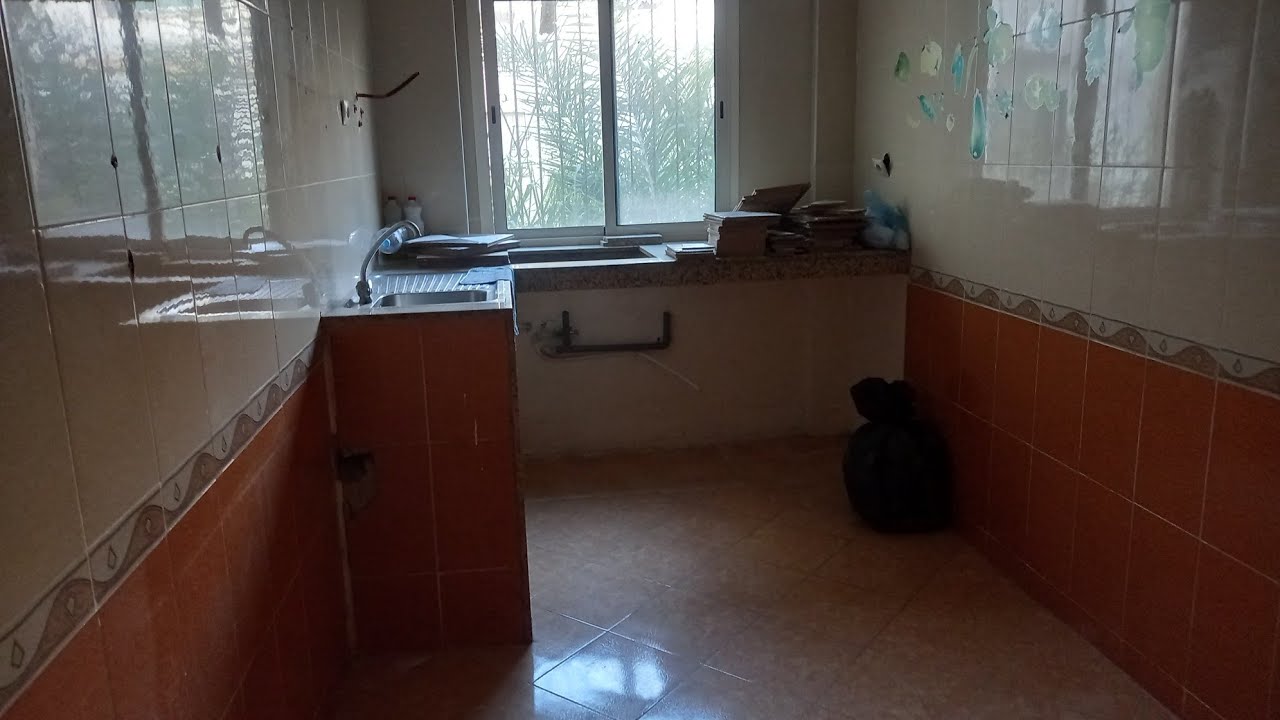 شقة للبيع 3 غرف وصالون 84  متر  سكن اجتماعي في قصبة أمين  0699828171