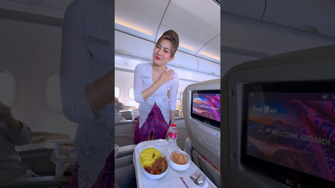 Pramugari Cantik Batik Air Menyajikan Menu Makan dalam Pesawat 😁🥰✌️