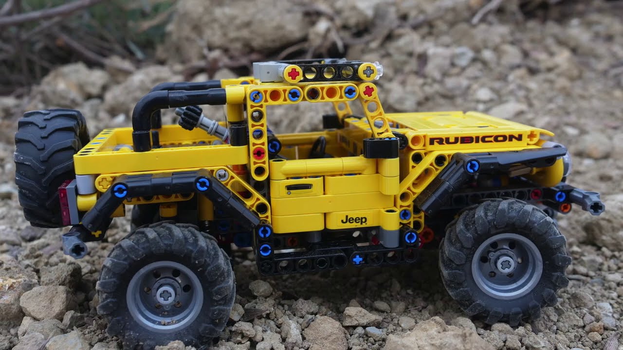 LEGO Technic Jeep Wrangler 42122 Review! No drivetrain?