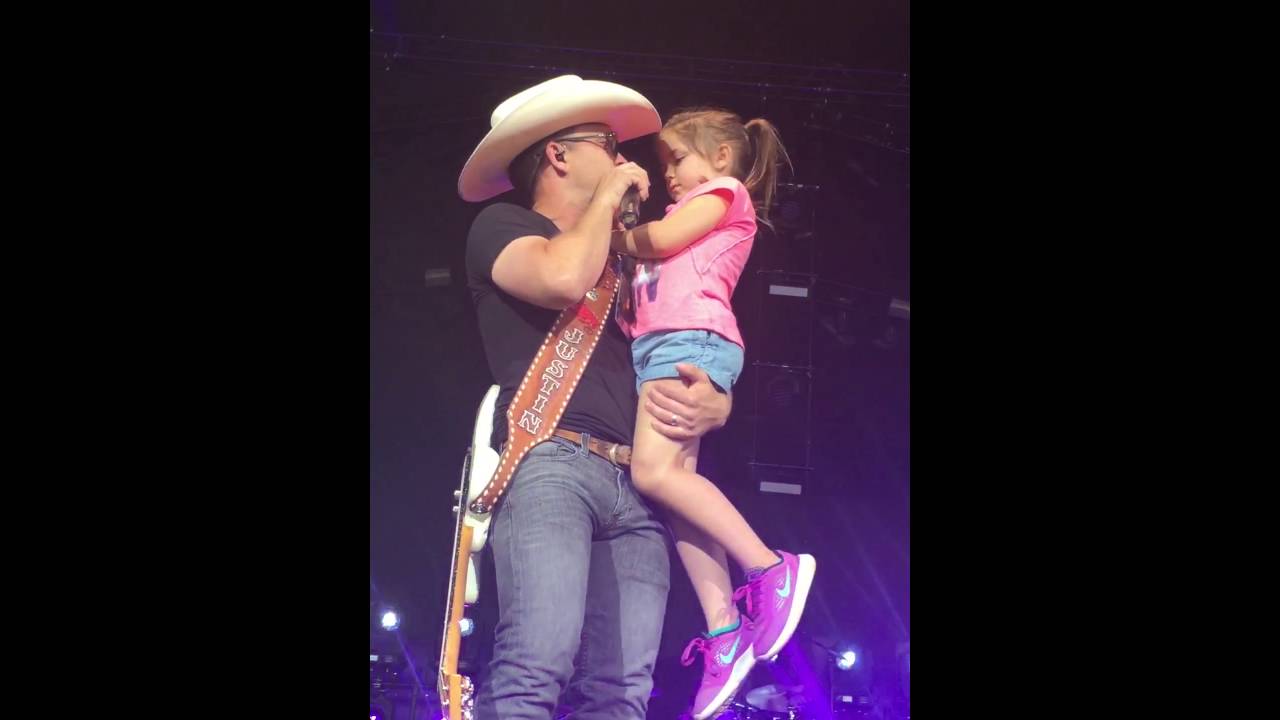 Justin Moore and Daughter on Fathers Day Till My Last Day Jiffy Lube 6/19/16