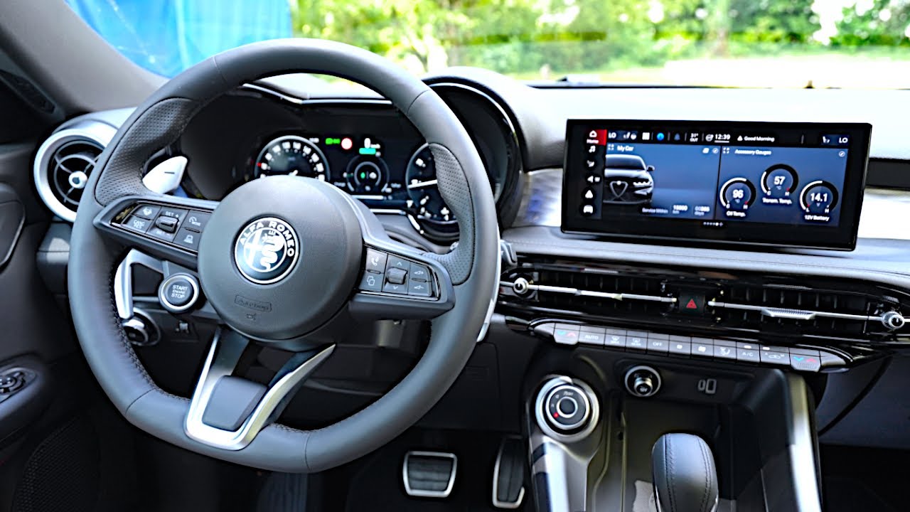 Новая мультимедийная система Alfa Romeo Tonale и цифровая приборная панель 2023 года