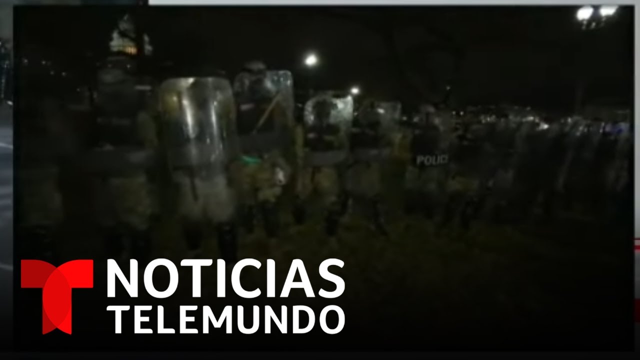 Policía de Washington D.C. sigue despejando manifestantes | Noticias Telemundo