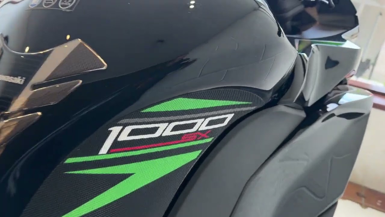 Продается мотоцикл Kawasaki Ninja 1000SX 2023 года выпуска.