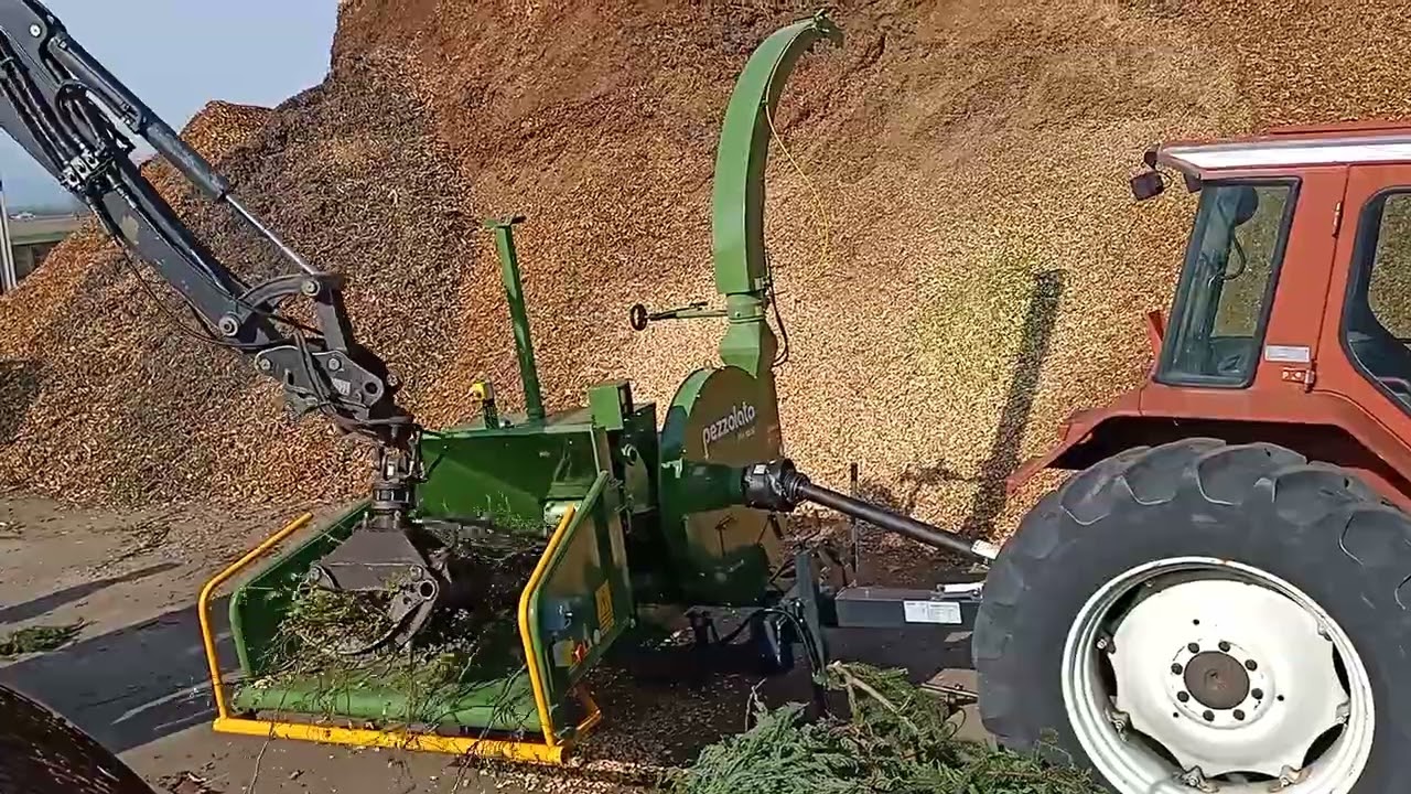 PTH 30.50 - Cippatore a tamburo con alimentazione meccanica / Drum chipper with mechanical feed