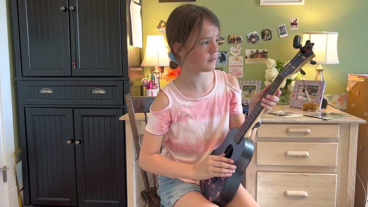 Unboxing the Flight Travel Sakura Ukulele!