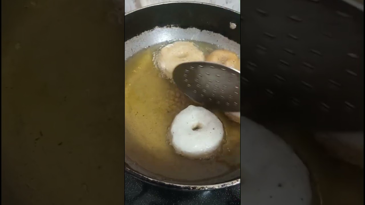 Medu vada recipe #southindianfoodvibes #recipe by Pratikshagupta #trendingvideo