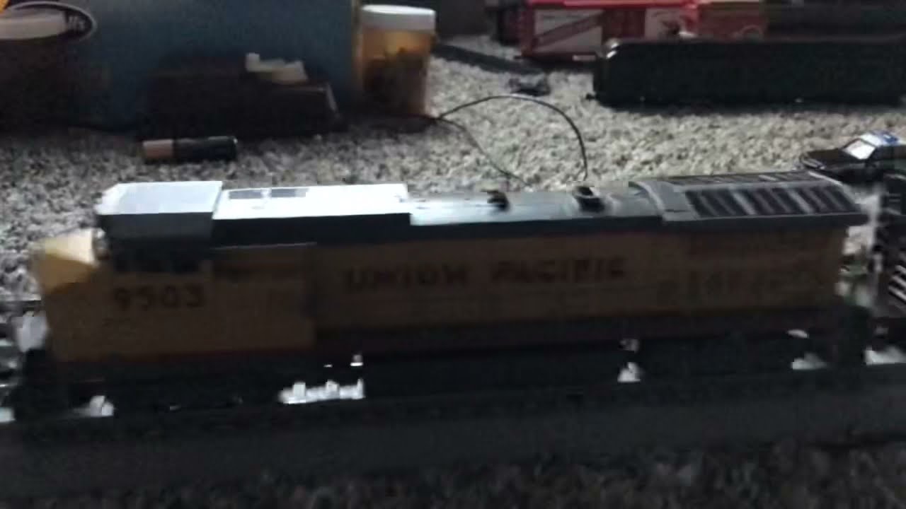 Walthers Train Line GE Dash 8 40BW Union Pacific
