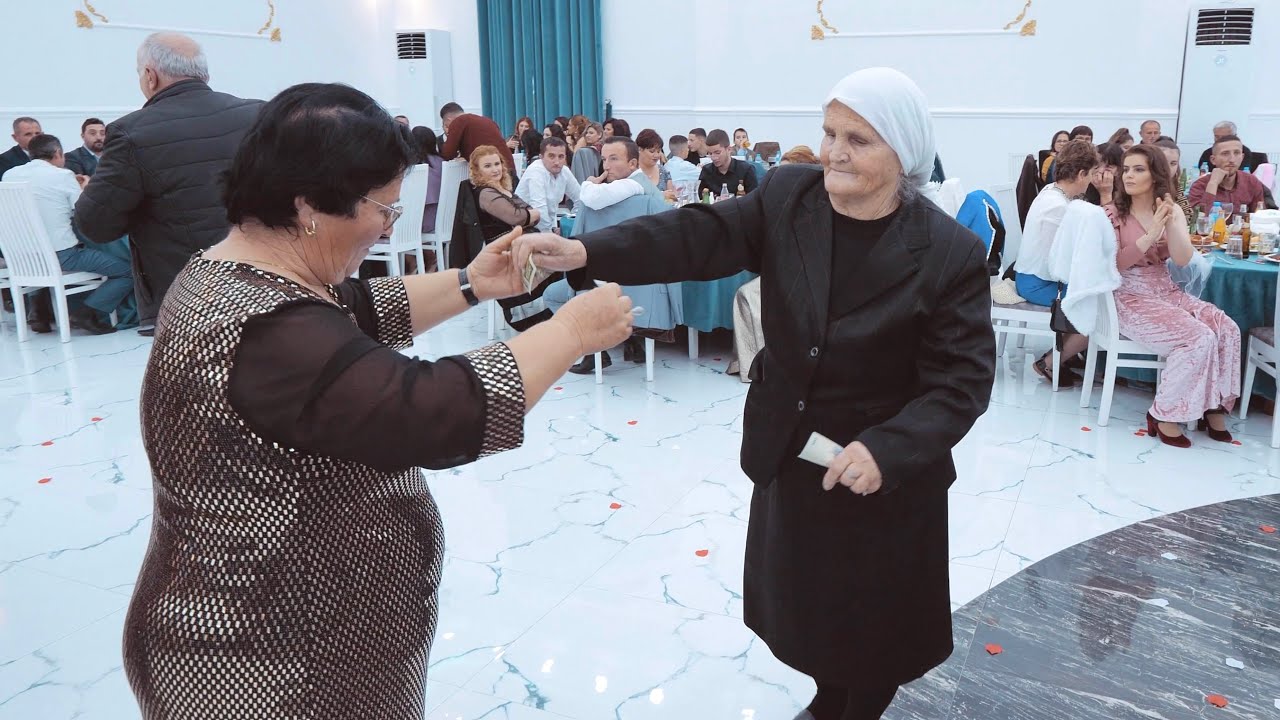 GJYSHET KËRCEJNË BUKUR VALLE GRASH NË DASËM ( KASTRIOT BRAHO, TORI BERATIT, FERDI MJESHTRI )
