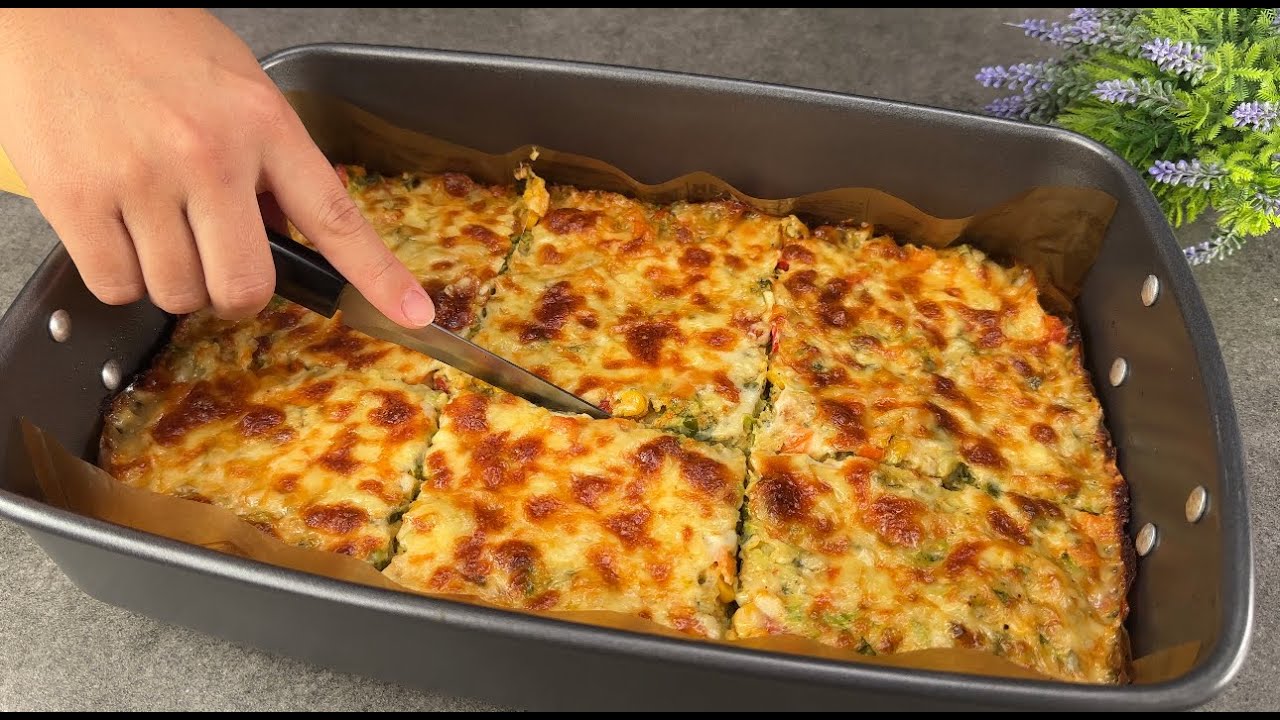 Ich reibe einfach Zucchini und Kartoffeln und backe sie im Ofen! Das perfekte Zucchini-Rezept