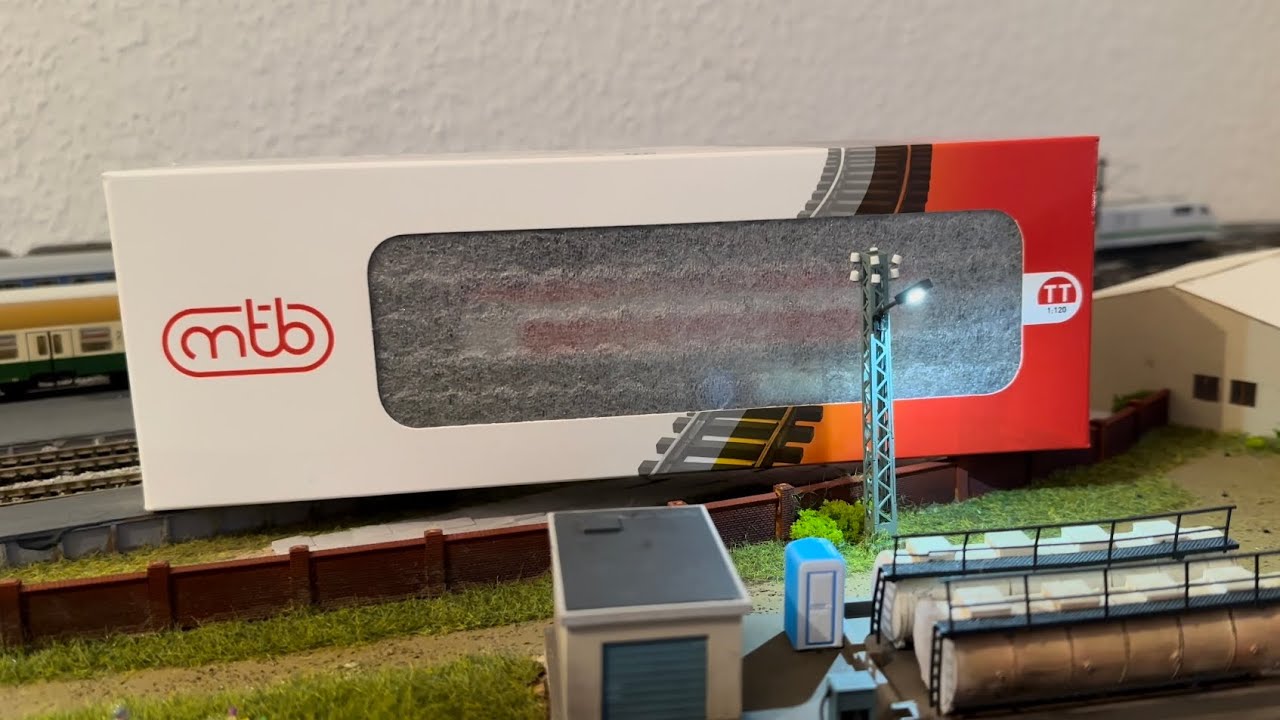 Ich sah, hörte und verliebte mich, neue Lok im BW auf meiner TT Anlage