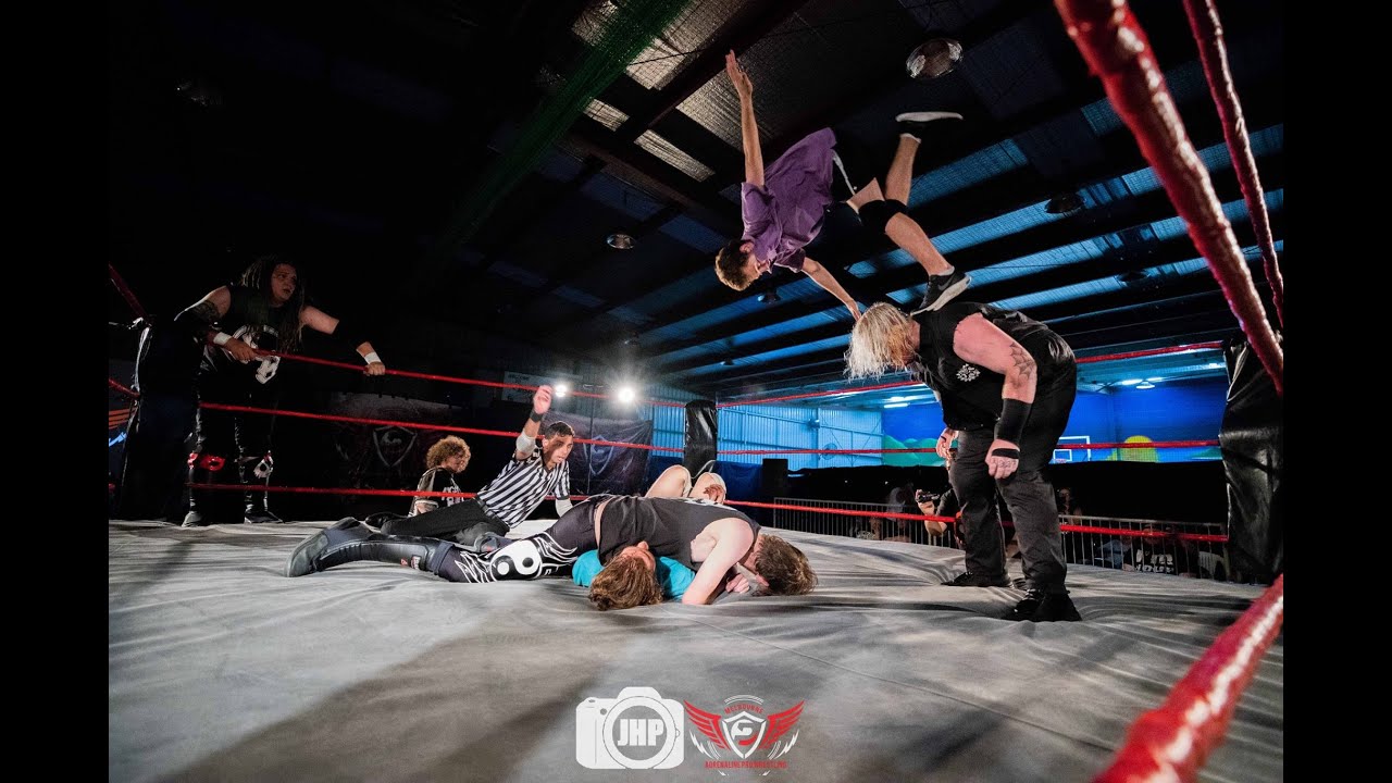APW - Hit The Lights: Band Of Brothers Vs The Oner Bros & Tyson Baxter