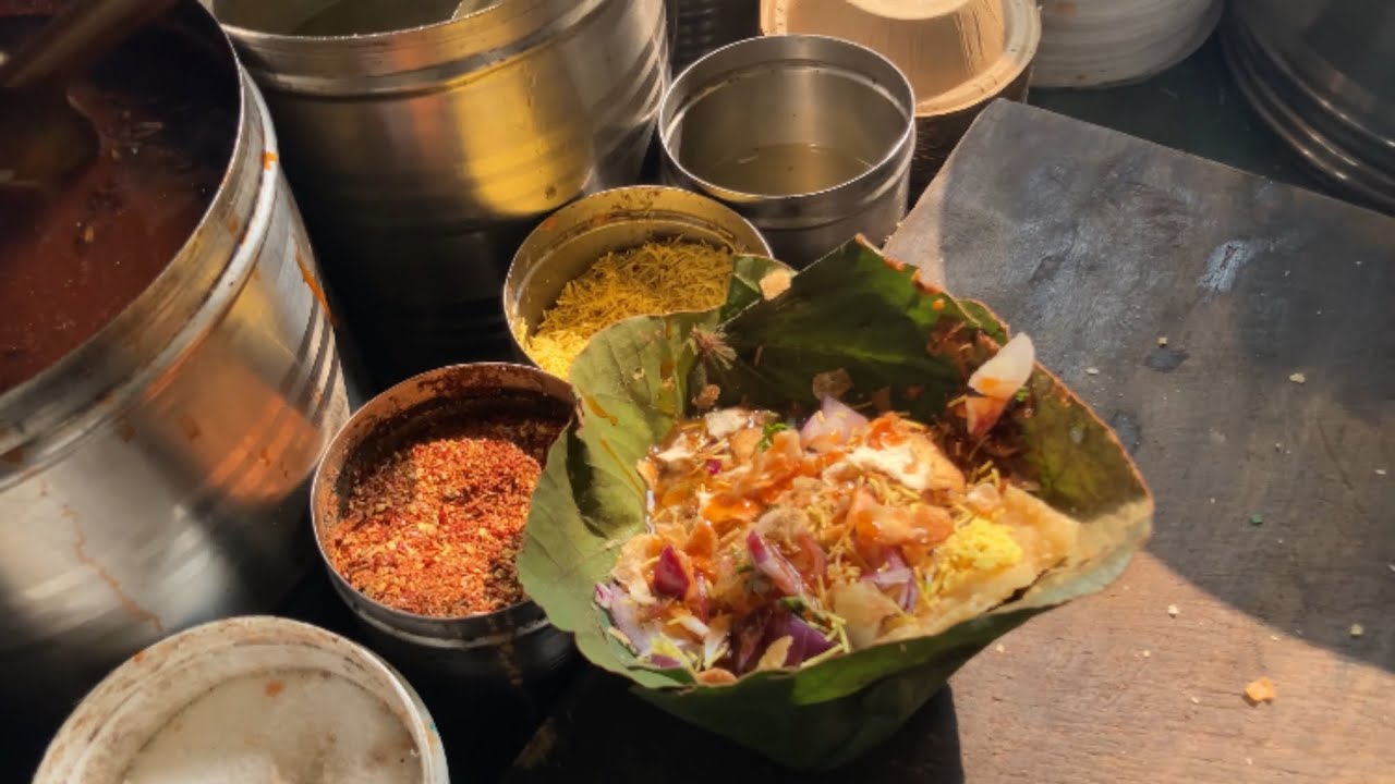 7 Rs khasta Chaat #food #streetfood #chaat #aloochaat 