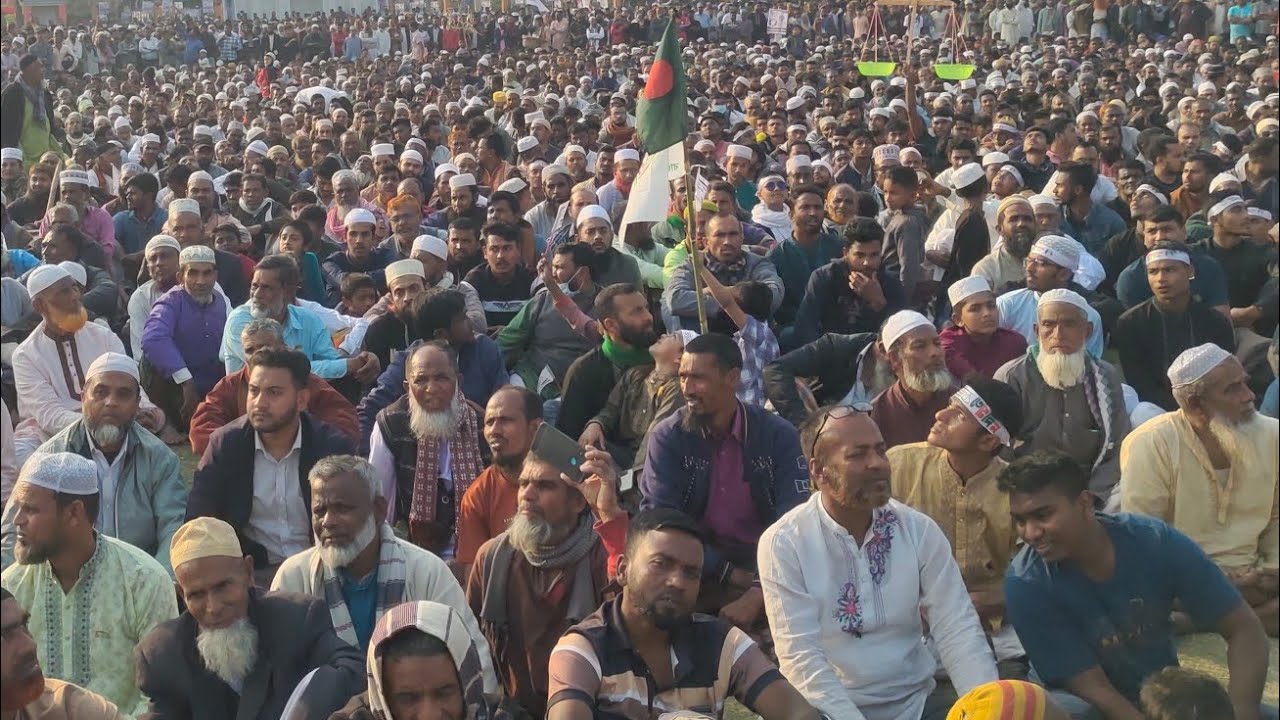 ১১ দলীয় ঐক্যের নির্বাচনী জনসভা উপস্থিত আছেন মহিলা কর্মী