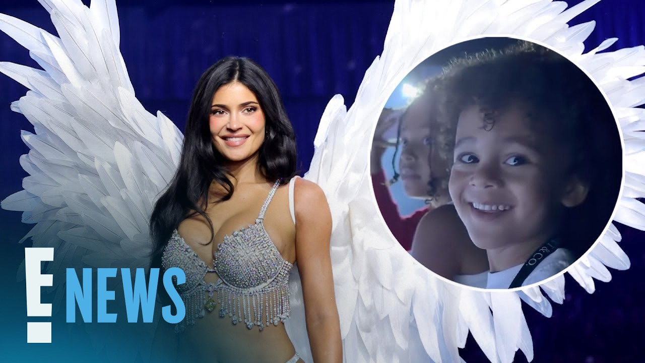 Дети Кайли Дженнер, Сторми и Эйр, поддерживают её на показе Victoria's Secret | E! News
