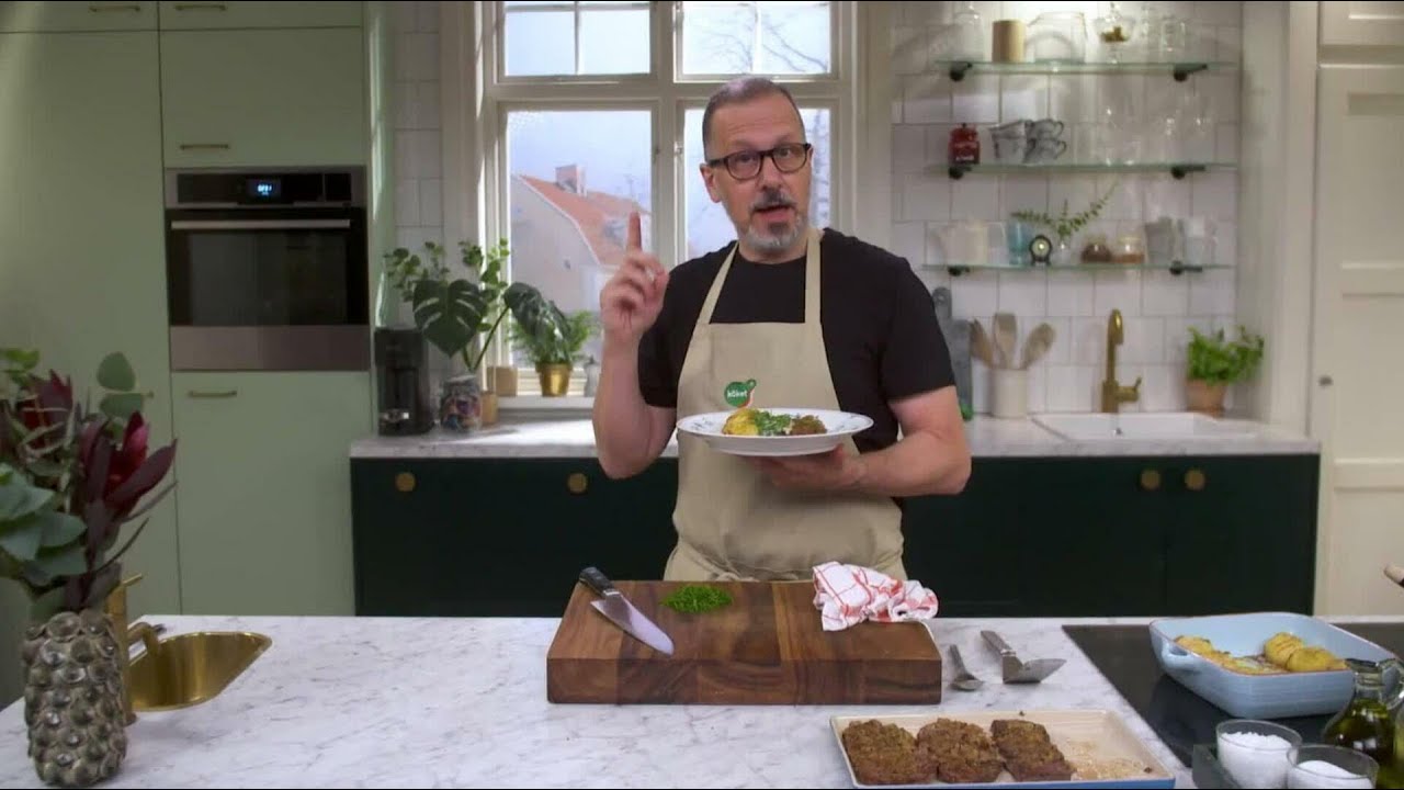 Kökets middag: Pepparstekt biff med hasselbackspotatis och stuvad spenat - Köket