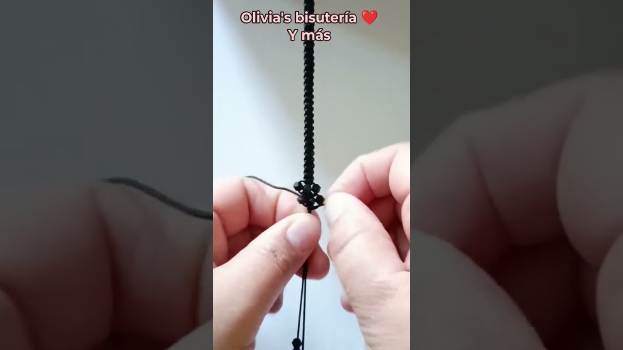 collar o gargantilla de cristal en macramé 