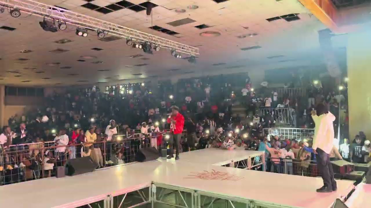 Saintfloew&rsquo;s grand entrance at NishaTs Album launch ku Aquatic Center chitungwiza 😁☝🏻🔥🔥