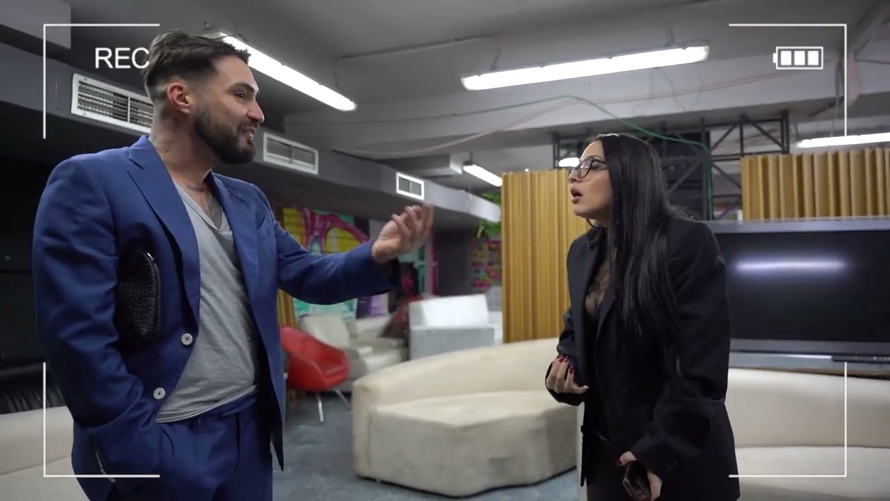 Richardi kapet mat me moderatoren, ajo e demaskon n&euml; emision, shp&euml;rthen Marsiela