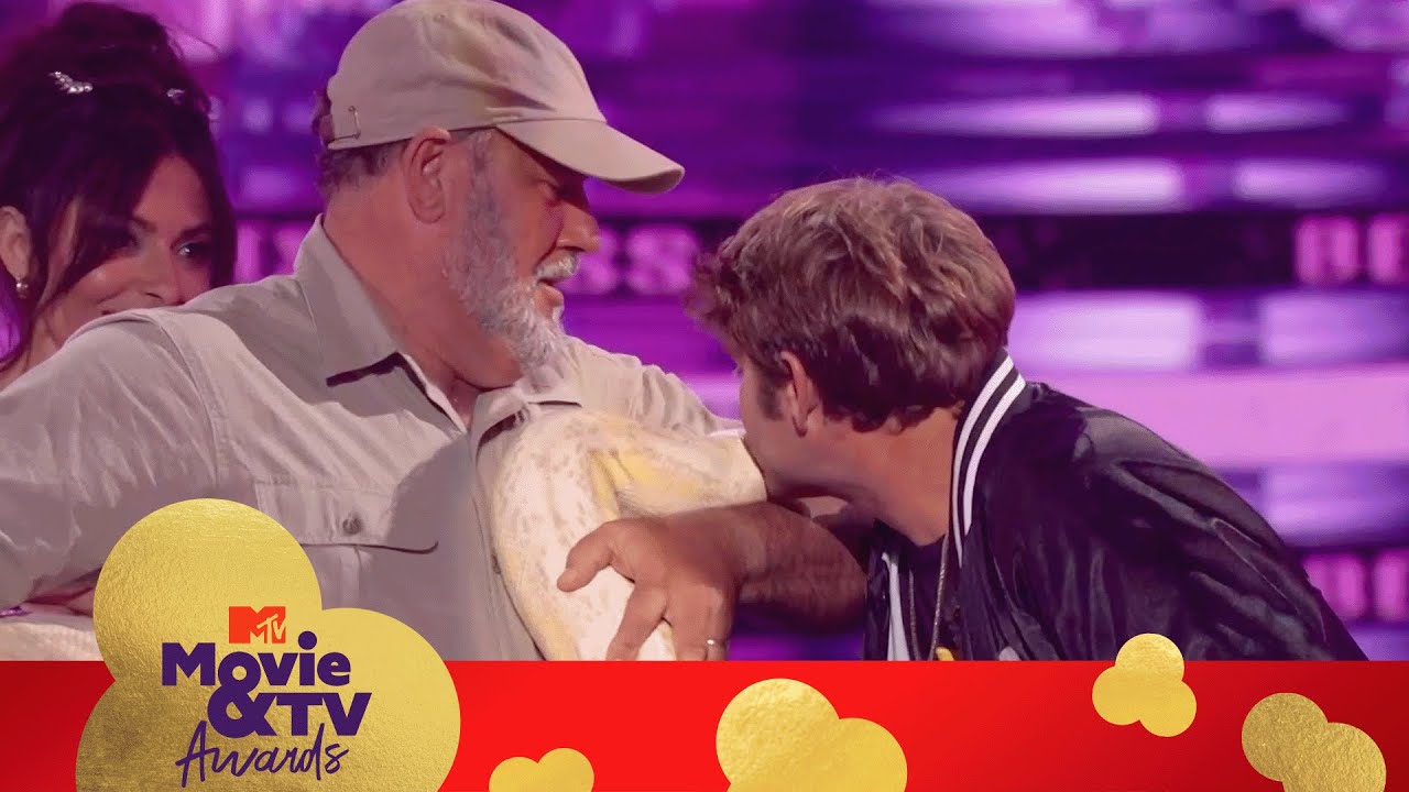 Poopies & The Snake From 'Jackass Forever' Win Best Kiss | 2022 MTV Movie & TV Awards