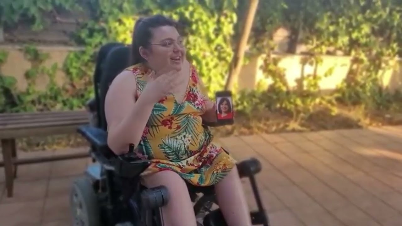 Carolina ayuda a Ángela y descubre lo que opina