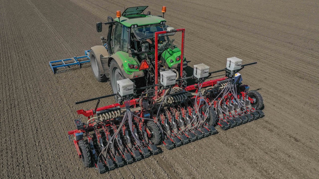 Sowing onions - Agricola 6 meter onion sower + Deutz 6190 Warrior | MTS Westeringh