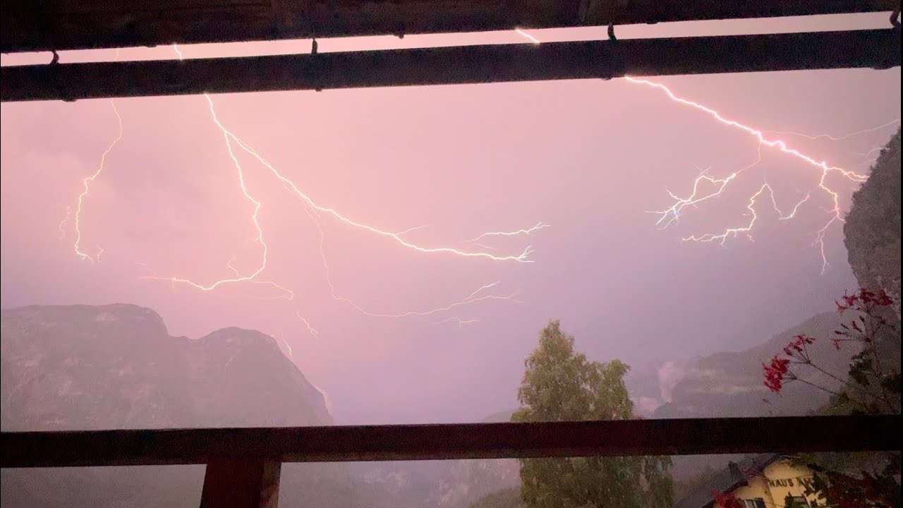 Hallstatt Gölü'nde fırtınalı güzellik (Ağustos 2024)