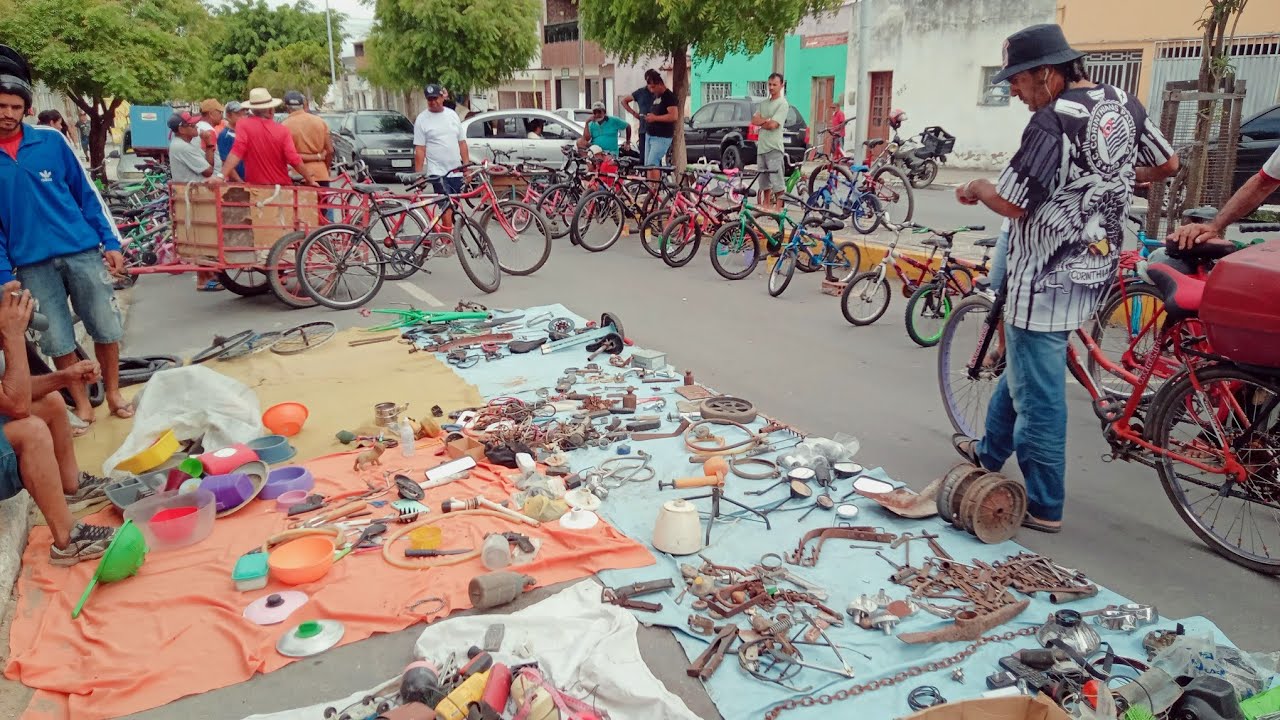 FEIRA DO ROLO EM SÃO BENTO DO UNA-PE OPÇÕES DE OBJETOS PEÇAS BICICLETA MUITA RELÍQUIAS 05-04-2025