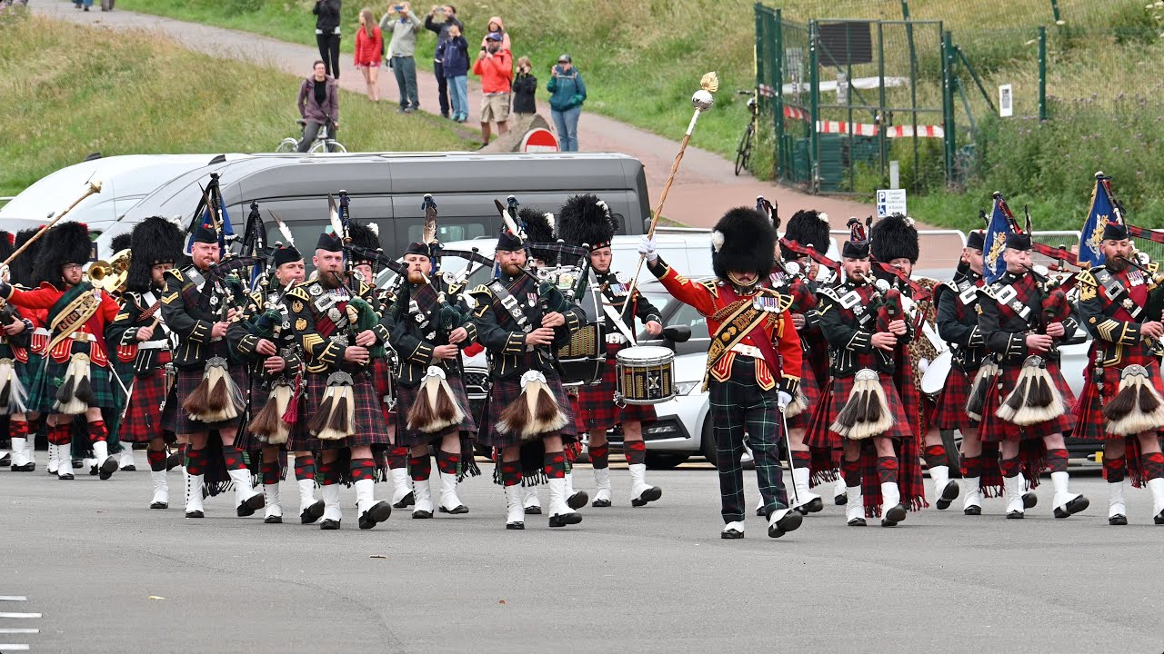The Royal Regiment of Scotland welcomed the King at Holyrood Palace #ceremony  #army #scotland