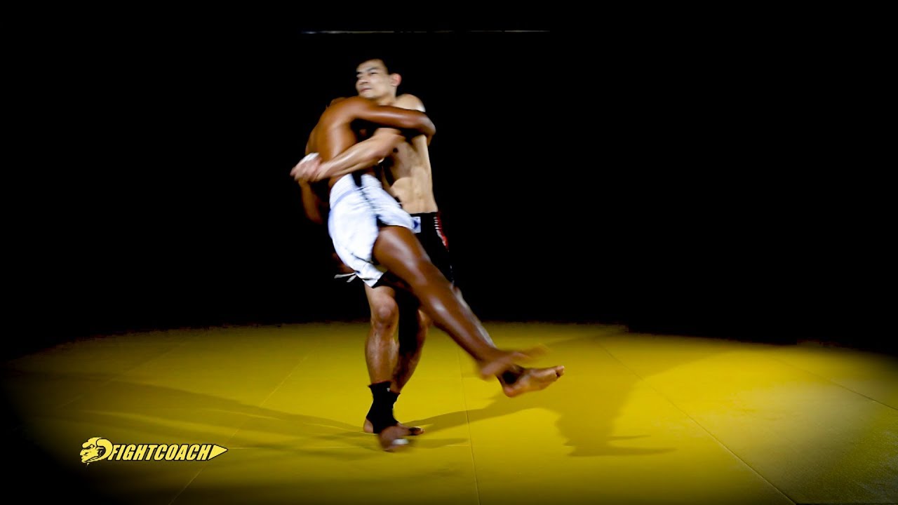 Muay Thai Clinch Derrubada da posição 