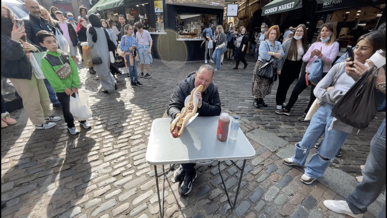 EATING A METRE LONG HOTDOG IN CAMDEN MARKET