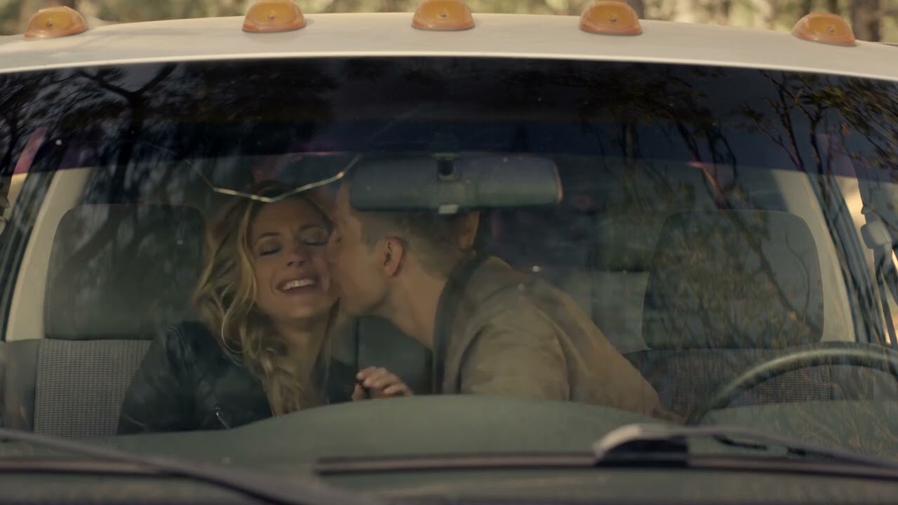 Big sky 2x03 / kiss scene - jenny and travis (ketaryan winnick and Logan marshall-green)