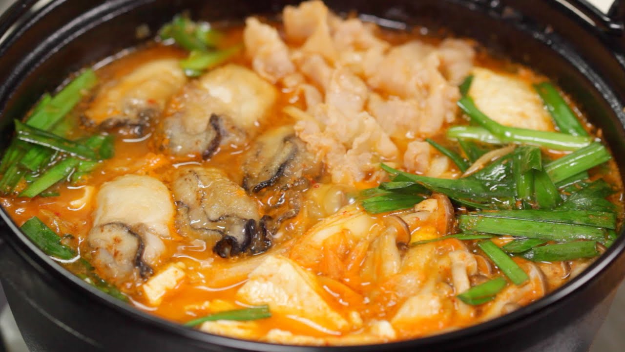 Oyster and Pork Kimchi Nabe Recipe (Korean-inspired Hot Pot) | Cooking with Dog