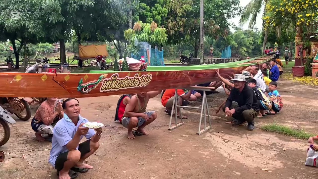 เรือหงแก้วป่าบ้านนใต้ เมืองหนองบก แขวงคำมว่น