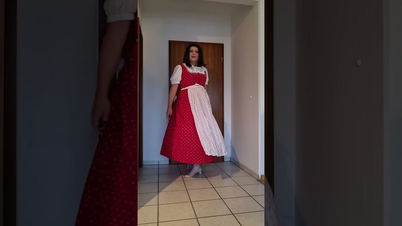 Transsexuelle Nancy Obry im Dirndl